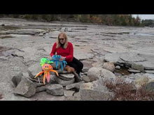 Load and play video in Gallery viewer, Ellen of El Puppet Creations shows how to use Octopus and Starfish puppets. She demonstrates how to put your fingers in the tentacles to make the Octopus tentacles wiggle. Pretend that the Octopus is swimming in the ocean. Put the starfish to make it move as well or give the soft cuddly toys a cuddle.